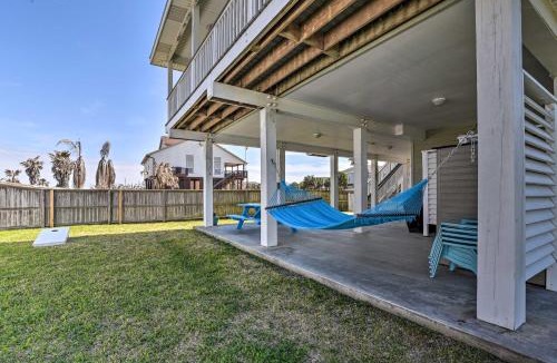 Pirates Beach House | Walk to Galveston Beach: Coastal Escape w/Yard