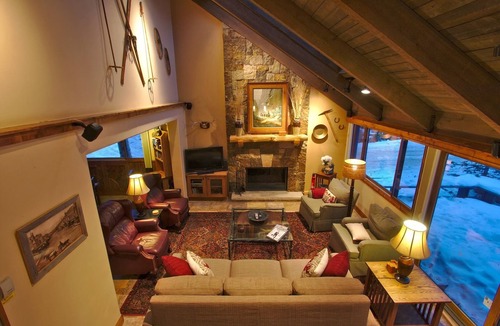 Warrior's Mark House | Walk to lift and Mainstreet, Townhome ideal for families - EV Charger.