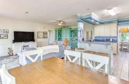 Little River House | Walk to Marina: Pet-Friendly Little River Home!