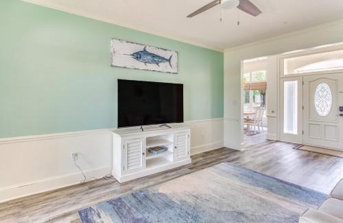 Little River House | Walk to Marina: Pet-Friendly Little River Home!
