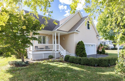Watch Hill House | Walk to Misquamicut, RI Beaches from this 4BR Home