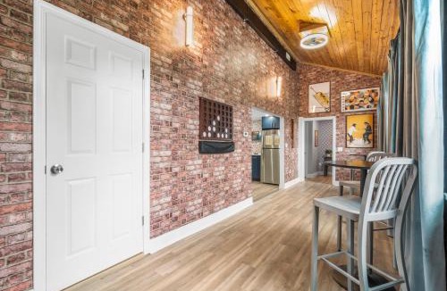Norwich House | Walk to Mohegan! Modern 3BR Home Getaway