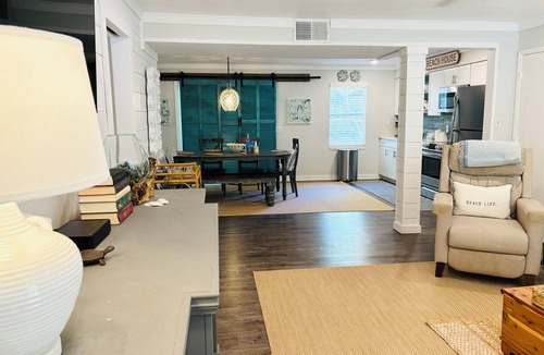 Demere Park Condo | Walk to Pier Village — <1 mile to beach