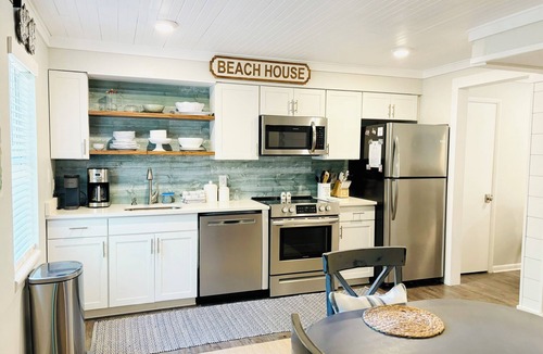 Demere Park Condo | Walk to Pier Village — <1 mile to beach