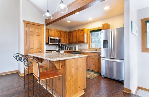 Old Town House | WALK TO RESORT. HOT TUB,TRAILS,MTN BIKING,