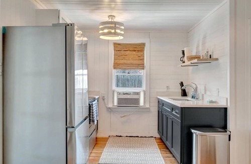 Sunset Beach House | Walk to Sand in 2 Mins Beach Home w Patio Grill