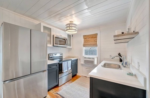 Sunset Beach House | Walk to Sand in 2 Mins Beach Home w Patio Grill
