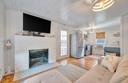 Sunset Beach House | Walk to Sand in 2 Mins Beach Home w Patio Grill