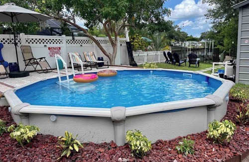 Bradenton House | Waterfront Cottage Pool Putting Green PingPong Near AMI Beaches 2BR/2BA
