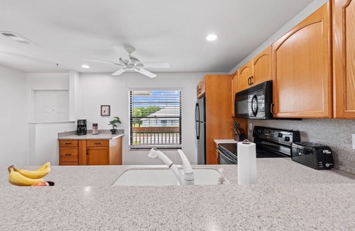 Eight Lakes Condo | Waterfront Escape in Cape Coral