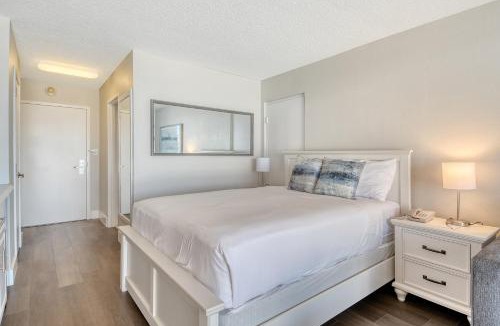 Trailer Estates Apartment | Waterfront Hotel Room, Huge Pool, Tiki Bar, Beach!