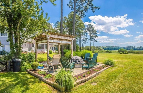Berlin House | Waterfront in Berlin, MD on 56 Acres, Sleeps 20/9BR/8BA, Close to Ocean City, MD