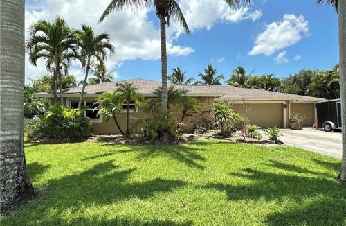 McGregor House | Waterfront Luxury: Pool, Dock, Hot Tub & Outdoor Kitchen