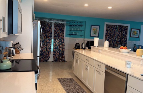 Matlacha House | Waterfront, Pet Friendly, 2 Master BR Home in Charming Matlacha