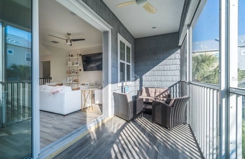 Pinellas Point House | Waterfront Townhome w/Garage – St. Pete