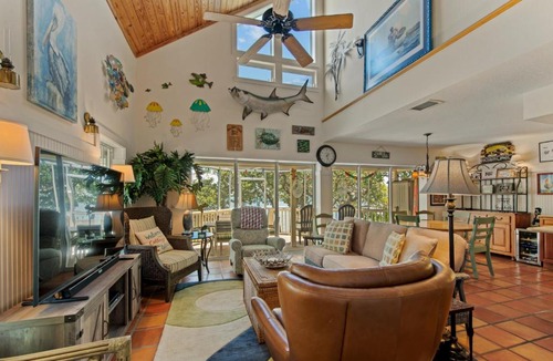 Bradenton Beach House | Waters Edge Cottage