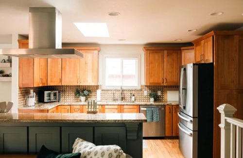 Broomfield House | Wellness Retreat - Cold Plunge - Sauna - Hot Tub
