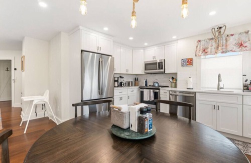 Stonington Apartment | Whaler`s Rest: Family, Pets, Walk to Beach