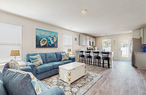 Ocean Isle Beach House | Whispering Breeze: Near golf courses and beach