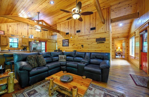 Broken Bow Cabin | Whisperwind -2 bedroom, 2 bath, Hot tub