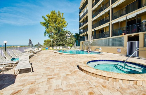 Indian Shores Condo | 🏖🏝Winter SPECIALS minivans at airports to use