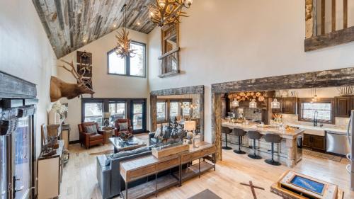 Elk Court Cabins House | Winterhaven Estate by AvantStay