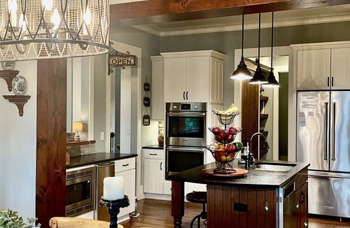 Six Mile House | Wonderful Gathering Spot For Large Families and Friends, 20 Minutes to Clemson