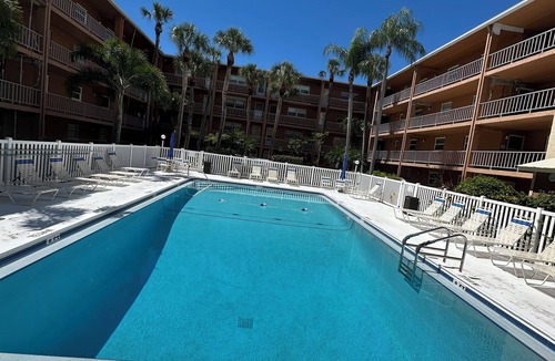 Largo Condo | Your Slice of Paradise: 1-Bedroom Condo on the Intercoastal.