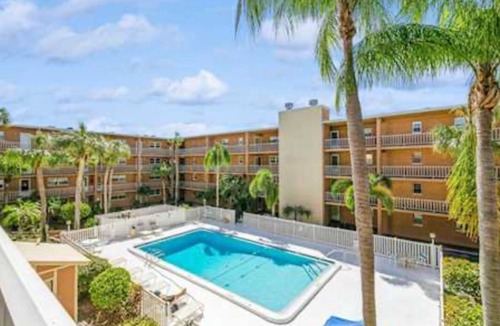 Largo Condo | Your Slice of Paradise: 1-Bedroom Condo on the Intercoastal.