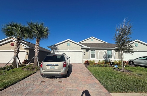 Port Charlotte Villa | Your Sunshine Retreat. Only seasonal rentals 3 month minimum stays
