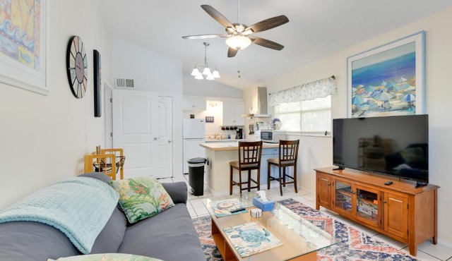 < 1 Mi to Nokomis Beach: Tranquil Couple’s Retreat