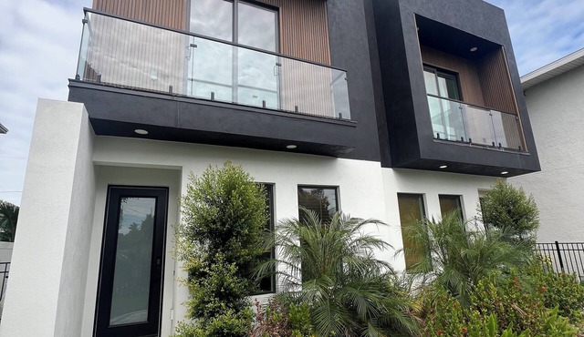 1 mile to Downtown St Petersburg new construction luxury 2,155 sqft home