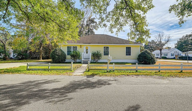 12 Mi to Myrtle Beach: Peaceful Abode in Conway!