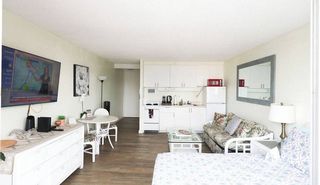 16 GUESTS , 4 X ❤️AWESOME STUDIOS❤️ , FREE PARKING, 5MIN TO OCEAN