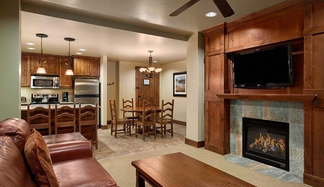 1Br, 1.5Ba Master Suite Grand Lodge On Peak 7, December 13 - 20, 2025