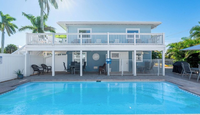 🌊1st Floor | Shared Pool | Easy Beach Access | Blue Pearl Manor Lower🌊