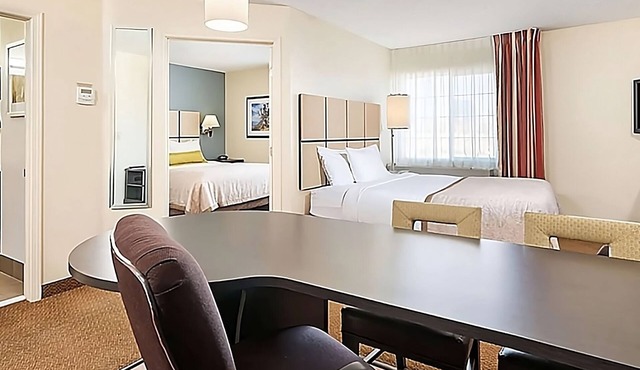 2 Family-friendly Suites w/Fully-equipped Kitchens! Pool Onsite! Pets Allowed!