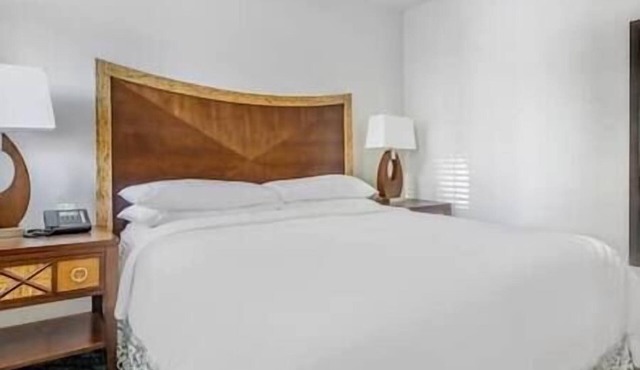 2 Hilton Grand Vacation Club Resort Lagoon Tower
