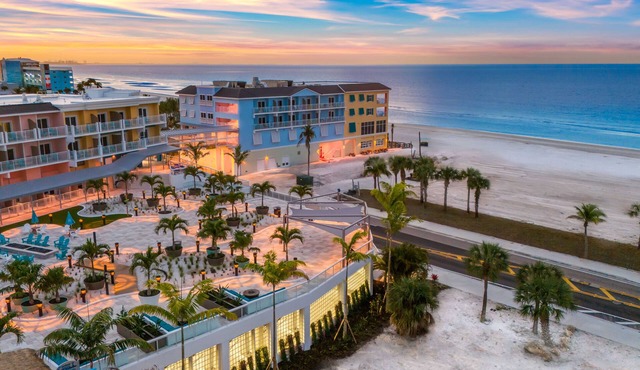2 Oceanview Resort Stays w/Live Entertainment & Bar - Parking