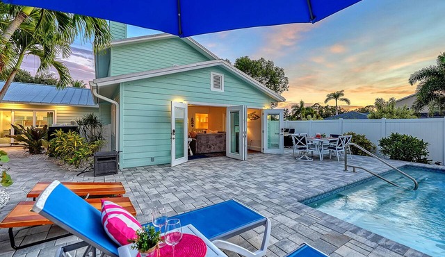 2 Primary Suites | FREE Pool Heat | Great Beaches