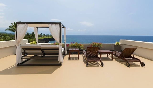 2 x Club Oceanfront 2 Double Beds at Outrigger Kona Resort and Spa