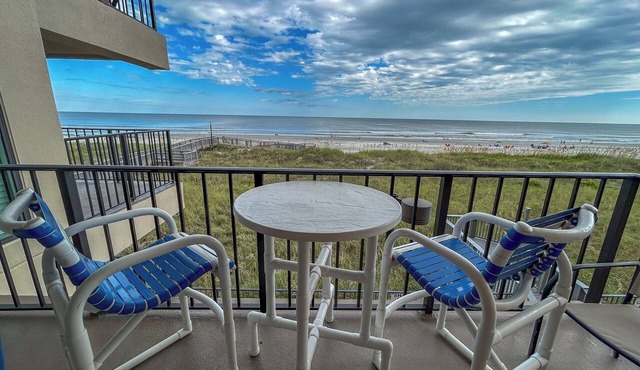 20% off 3-7 nights thru Aug. 1BR OF condo in Ocean Drive. Great location.