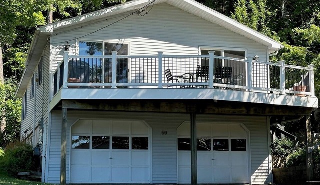 3 Bedroom home w/lake and mountain views near skiing, and cultural attractions!
