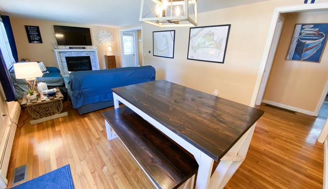 3 BR, 1.5 Bath, OD shower - 4 Min. Dr To Beaches & 8 Min. to Island Queen Ferry!