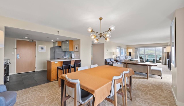 34th Floor Ala Moana Large Regal Suite - 2Br/3Ba, Book Now at Special Rate!