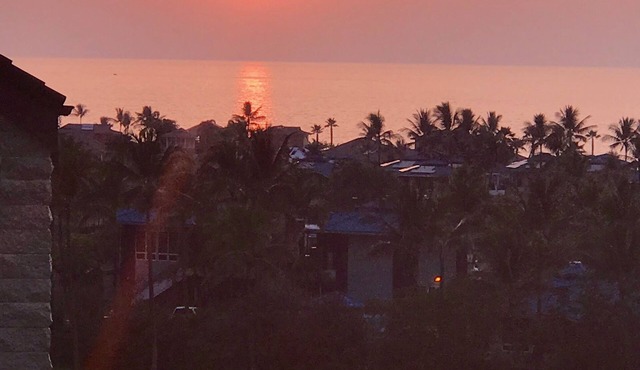 3BR, 3BA Kailua-Kona Condo. Best location. Beautiful ocean & golf course views!