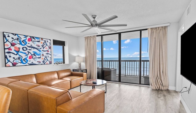 4-bedroom Direct Oceanfront, parking near door with pools