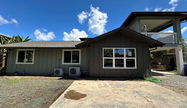 4-bedroom house with AC, WiFi, & private beaech access in wonderful Ewa Beach