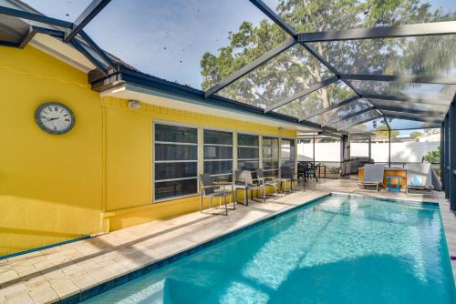 4 Mi to Dog Beach: Largo Home w/Pool & Hot Tub!