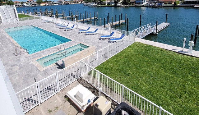 410, 3/2, Clearwater Beach in 6 min, Pool/Gym, NEW